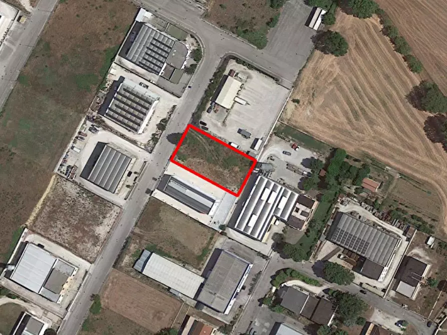terreno edificabile in vendita a Montecassiano in zona Valle Cascia