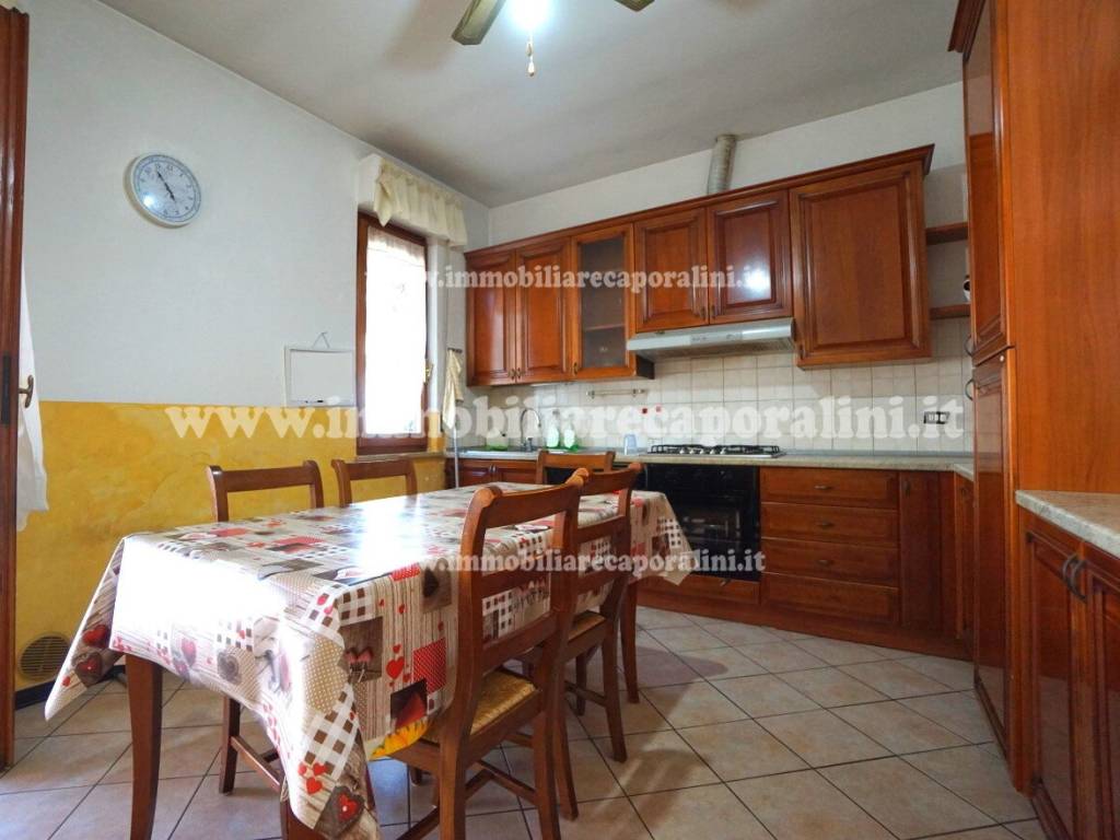 appartamento in vendita a Montecassiano in zona Sambucheto