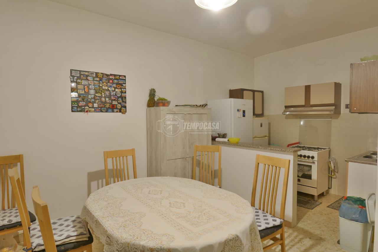 appartamento in vendita a Montecassiano in zona Sambucheto