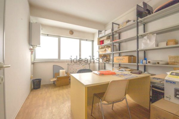 capannone in vendita a Montecassiano in zona Valle Cascia