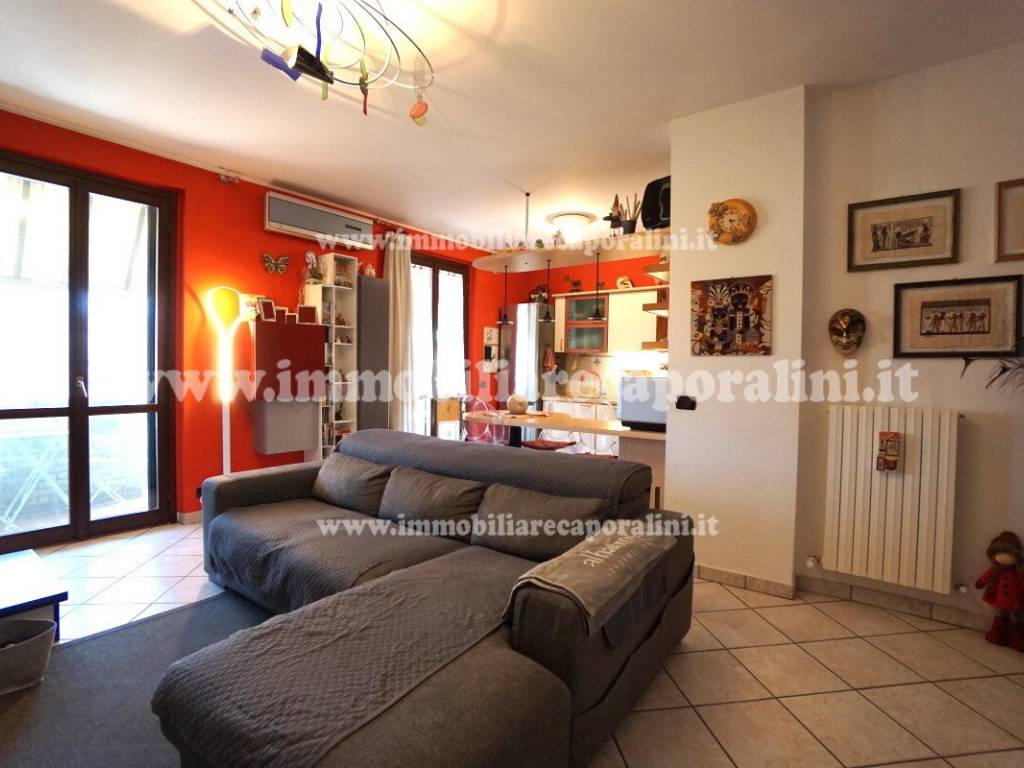 appartamento in vendita a Montecassiano in zona Sambucheto