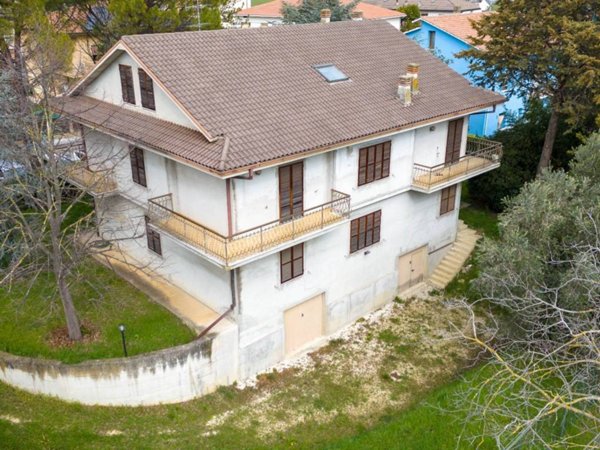 casa indipendente in vendita a Montecassiano in zona Sant'Egidio
