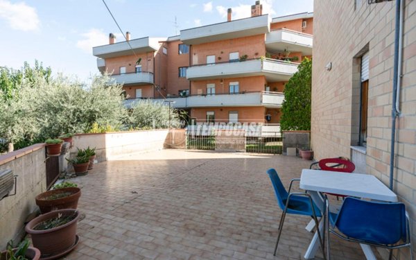 appartamento in vendita a Montecassiano in zona Sambucheto