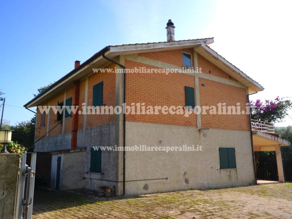 casa indipendente in vendita a Montecassiano in zona Vissani