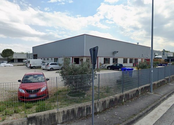 negozio in vendita a Montecassiano