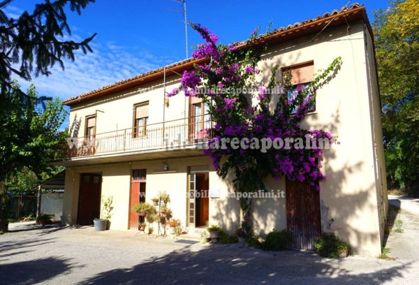 casa indipendente in vendita a Montecassiano