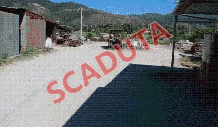 locale commerciale in vendita a Montecassiano