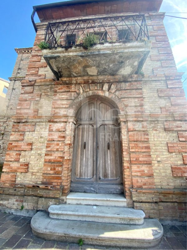 casa indipendente in vendita a Montecassiano in zona Sambucheto