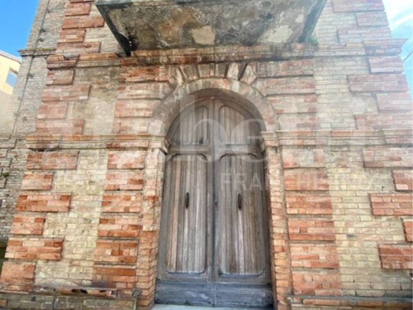 casa indipendente in vendita a Montecassiano in zona Sambucheto