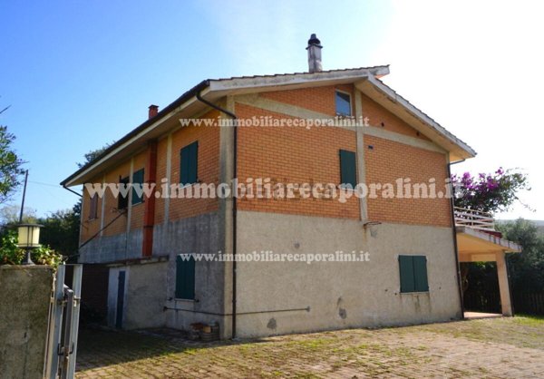 casa indipendente in vendita a Montecassiano in zona Vissani