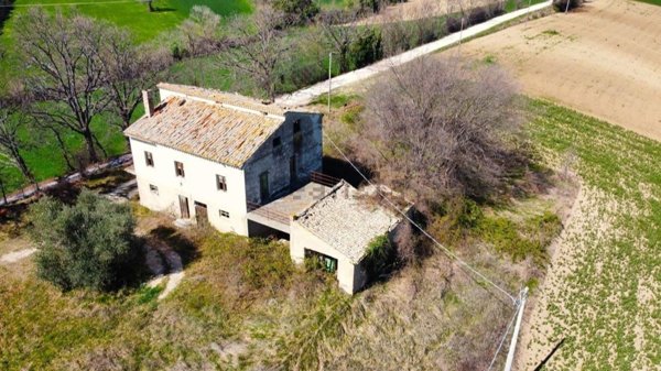 casa indipendente in vendita a Montecassiano