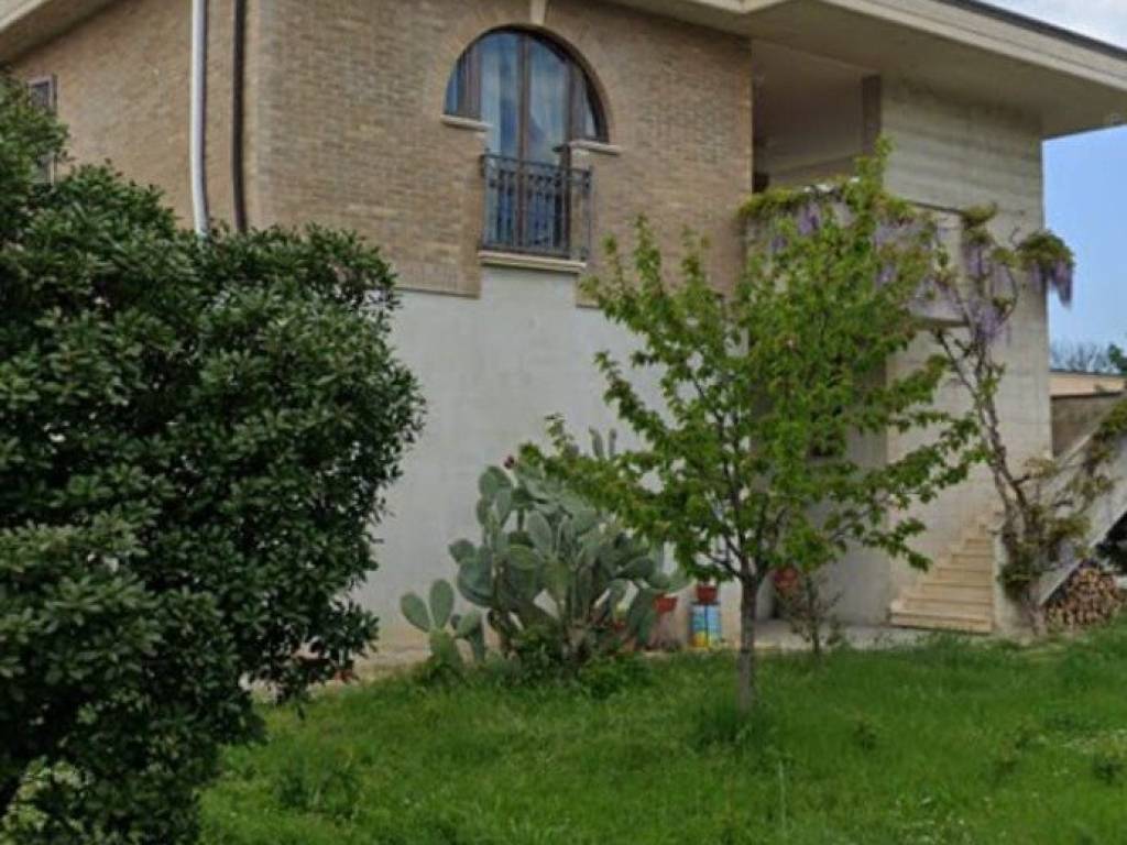 appartamento in vendita a Montecassiano in zona Valle Cascia