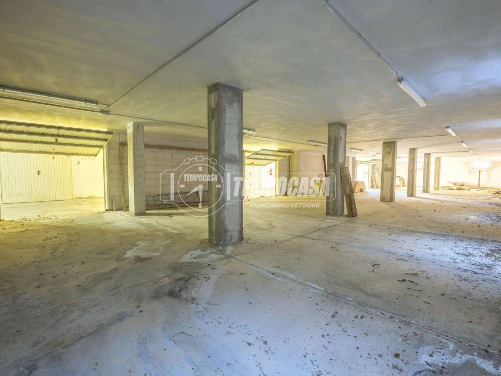 locale commerciale in vendita a Montecassiano in zona Sant'Egidio