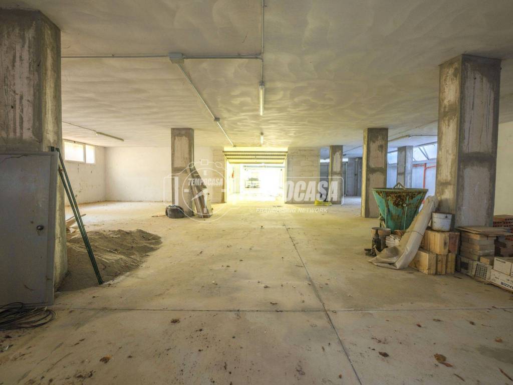 locale commerciale in vendita a Montecassiano in zona Sant'Egidio