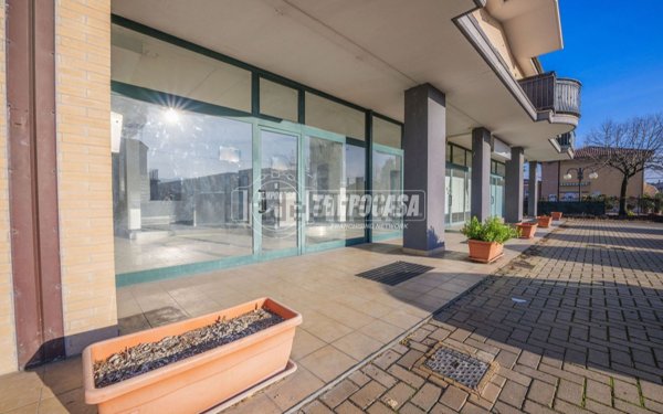 locale commerciale in vendita a Montecassiano