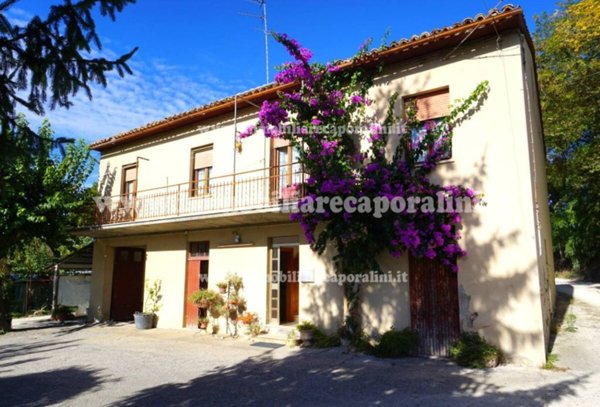 casa indipendente in vendita a Montecassiano