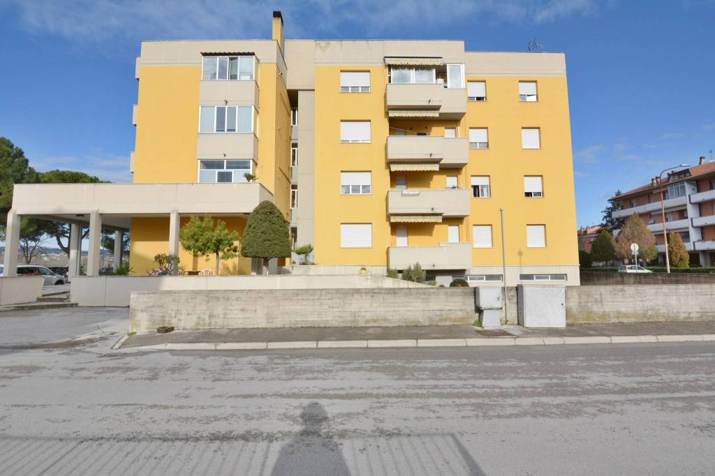 appartamento in vendita a Montecassiano in zona Sambucheto