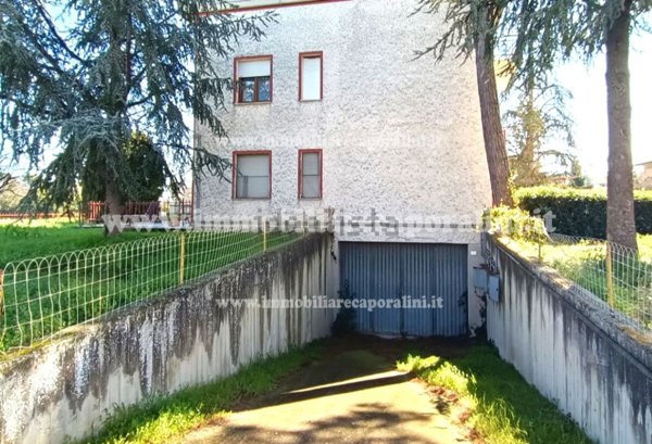 locale di sgombero in vendita a Montecassiano in zona Sant'Egidio