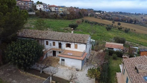 casa indipendente in vendita a Montecassiano