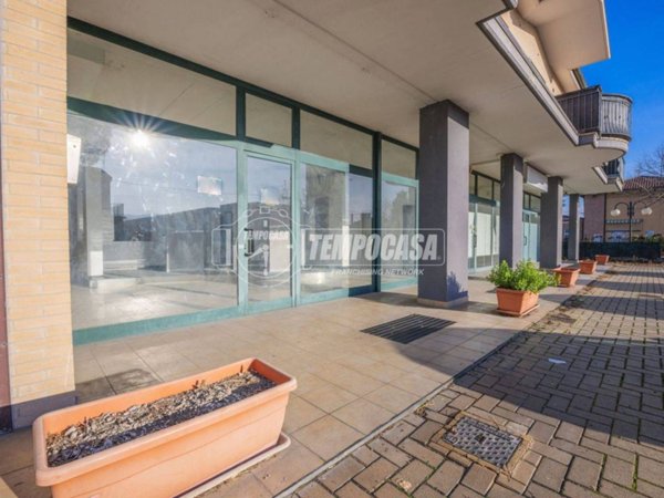 negozio in vendita a Montecassiano in zona Sant'Egidio