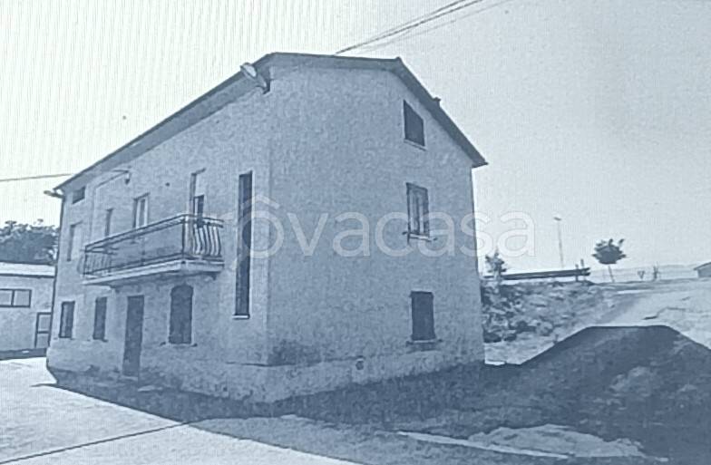casa indipendente in vendita a Montecassiano in zona Sambucheto