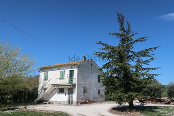 casa indipendente in vendita a Montecassiano