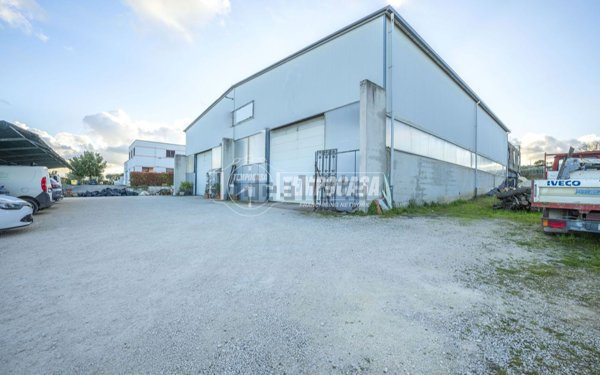 capannone in vendita a Montecassiano in zona Valle Cascia