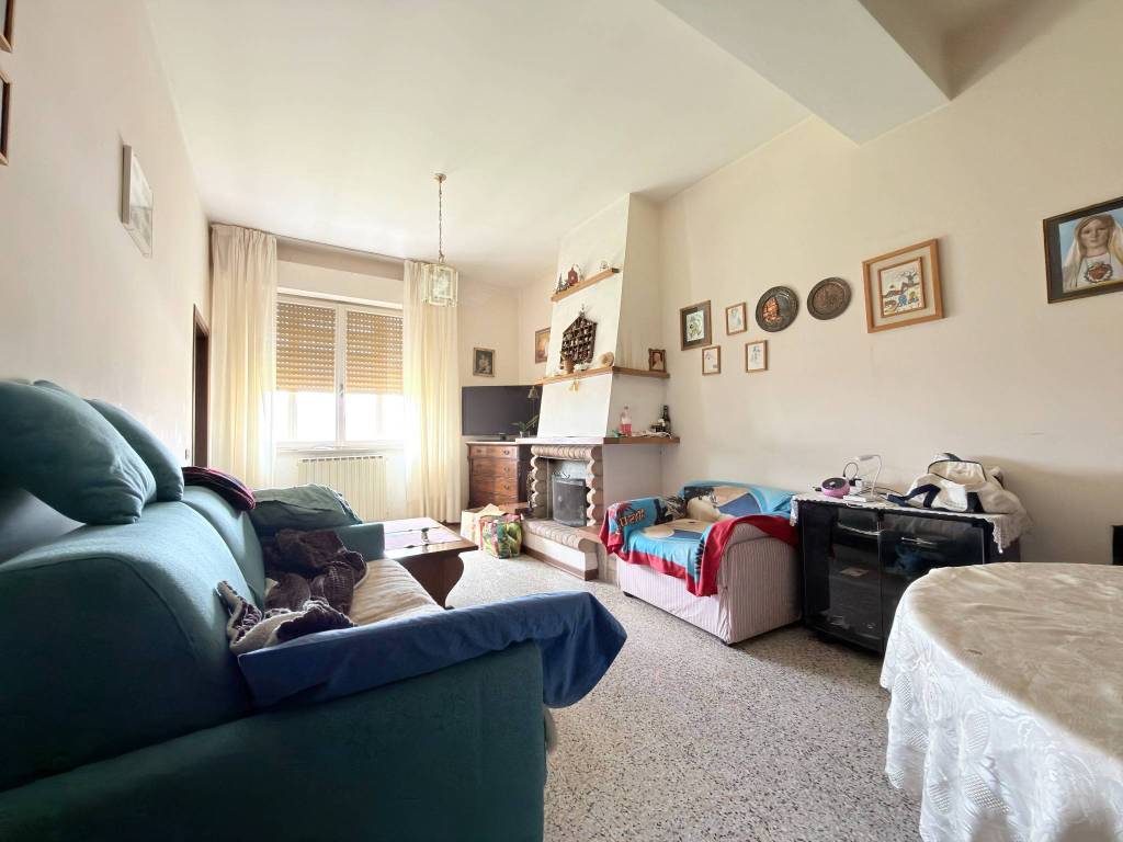 appartamento in vendita a Montecassiano in zona Valle Cascia