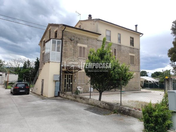 appartamento in vendita a Montecassiano in zona Valle Cascia