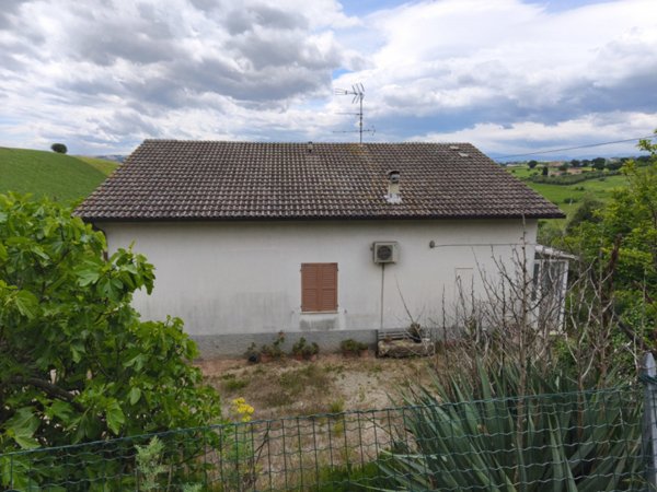 casa indipendente in vendita a Montecassiano