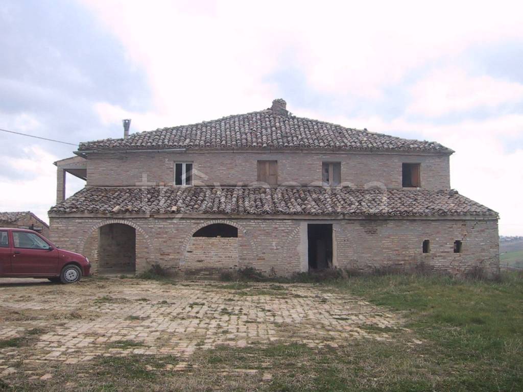 casa indipendente in vendita a Montecassiano in zona Vissani
