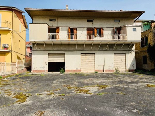 casa indipendente in vendita a Montecassiano in zona Sambucheto