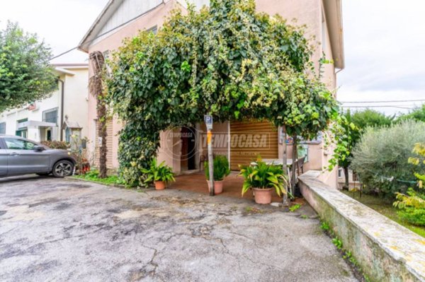 casa indipendente in vendita a Montecosaro in zona Borgo Stazione