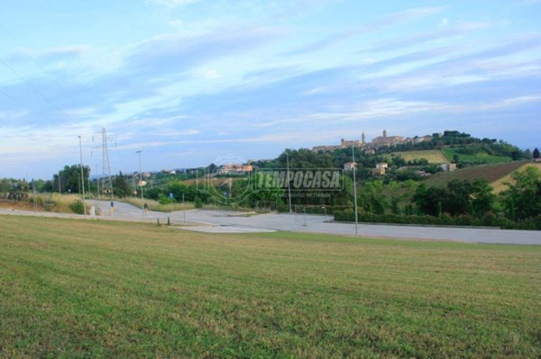 terreno edificabile in vendita a Montecosaro in zona Borgo Stazione