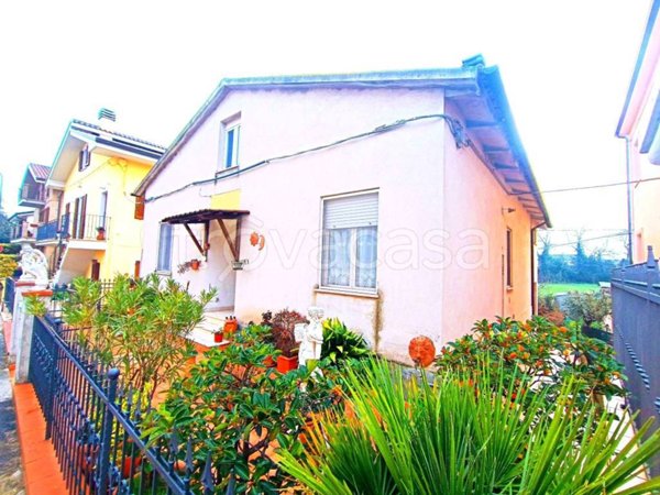 casa indipendente in vendita a Montecosaro in zona Borgo Stazione