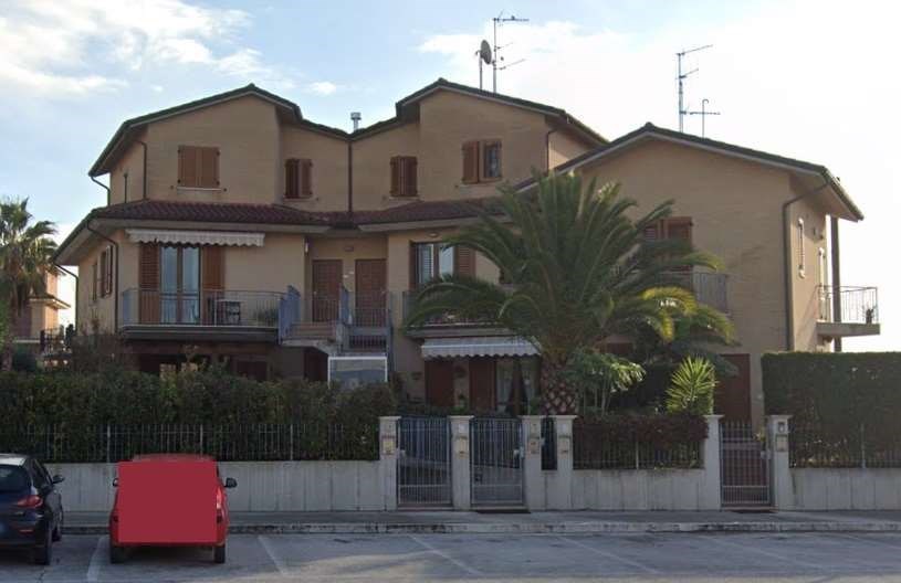 appartamento in vendita a Montecosaro in zona Borgo Stazione
