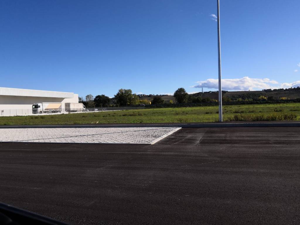 terreno agricolo in vendita a Montecosaro in zona Borgo Stazione