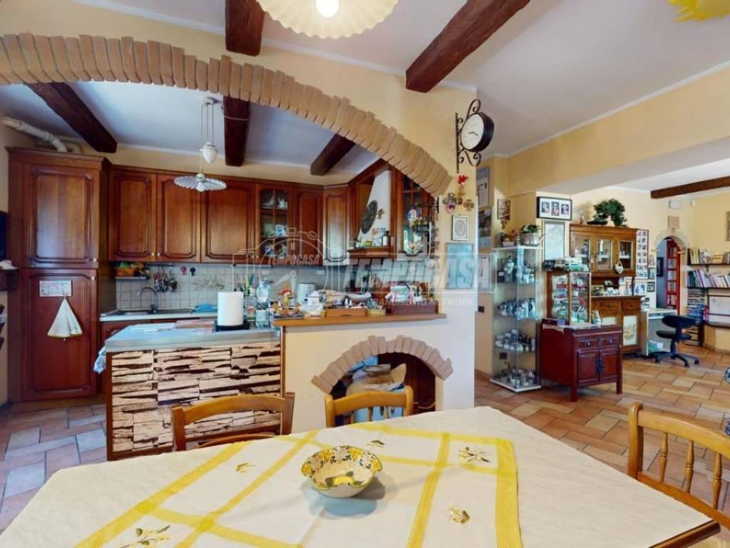 appartamento in vendita a Montecosaro in zona Borgo Stazione