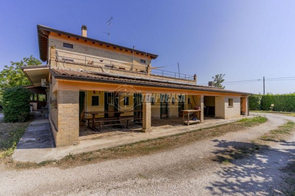 appartamento in vendita a Montecosaro in zona Borgo Stazione