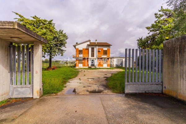 casa indipendente in vendita a Montecosaro in zona Borgo Stazione