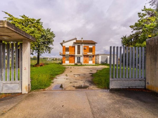 casa indipendente in vendita a Montecosaro in zona Borgo Stazione