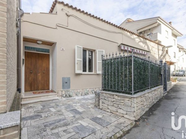casa indipendente in vendita a Montecosaro in zona Borgo Stazione