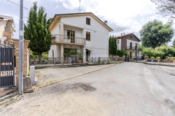 casa indipendente in vendita a Montecosaro in zona Borgo Stazione