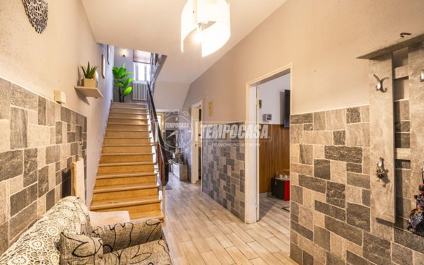 casa indipendente in vendita a Montecosaro in zona Borgo Stazione