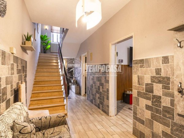 casa indipendente in vendita a Montecosaro in zona Borgo Stazione
