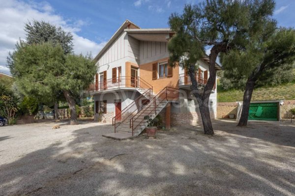 casa indipendente in vendita a Montecosaro