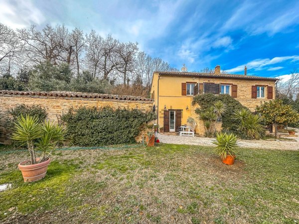 casa indipendente in vendita a Montecosaro
