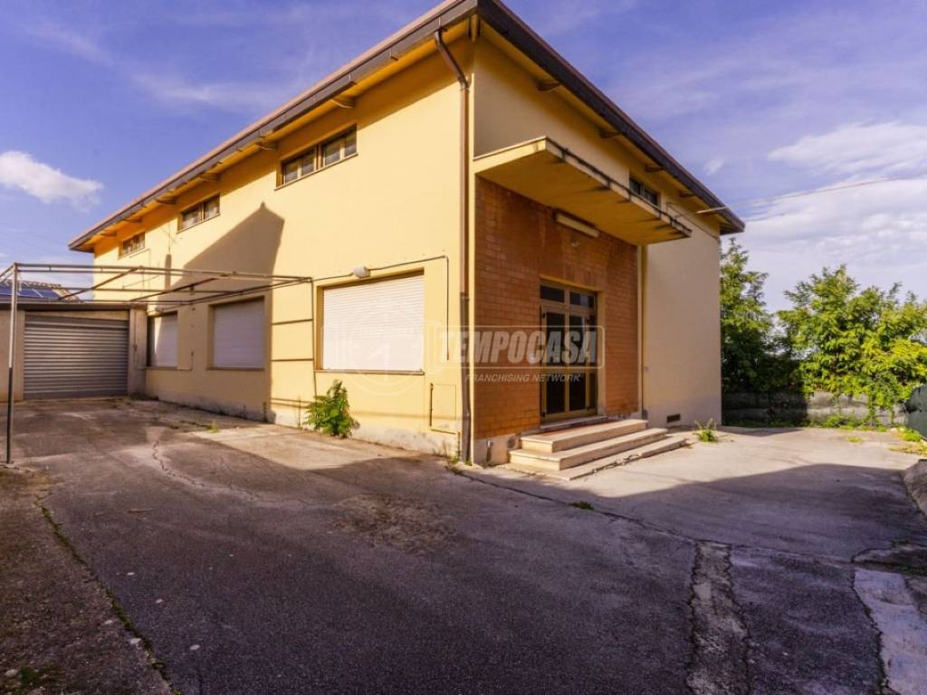 casa indipendente in vendita a Montecosaro