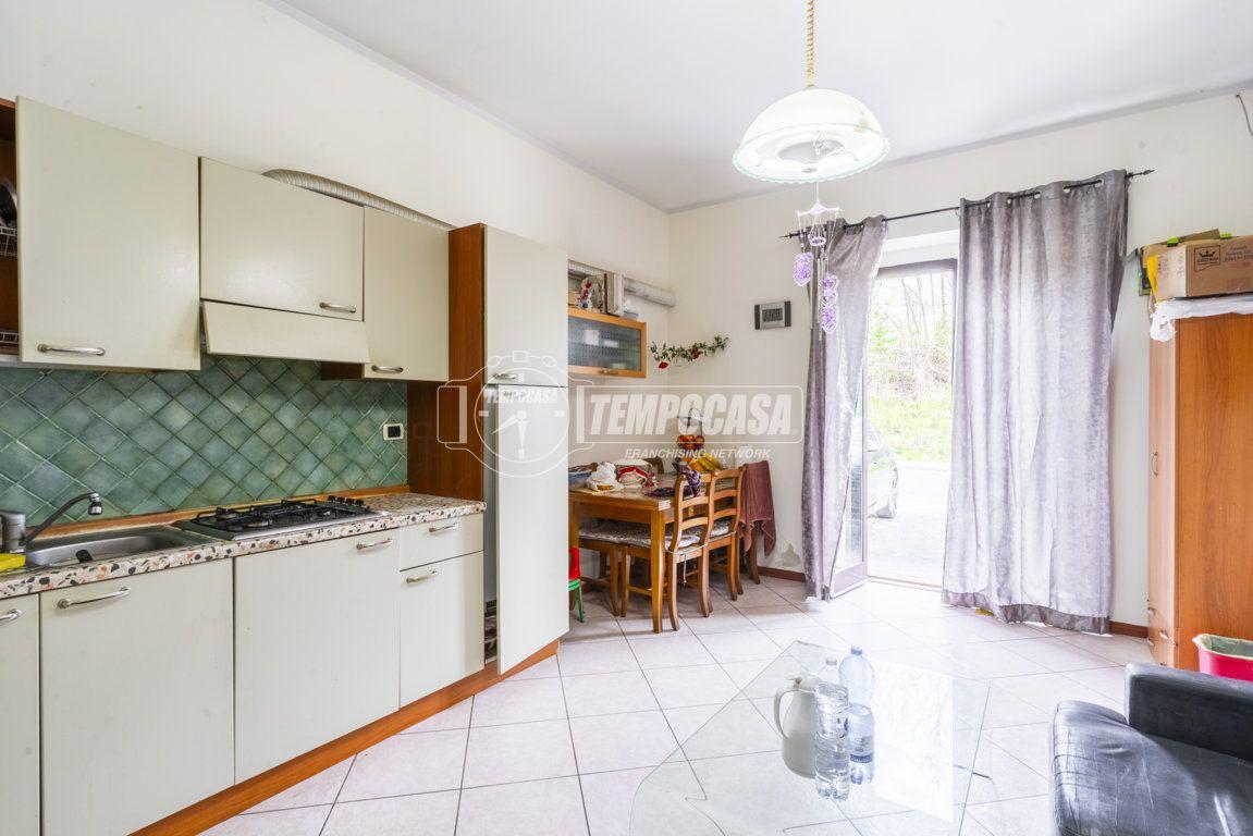 appartamento in vendita a Montecosaro in zona Borgo Stazione