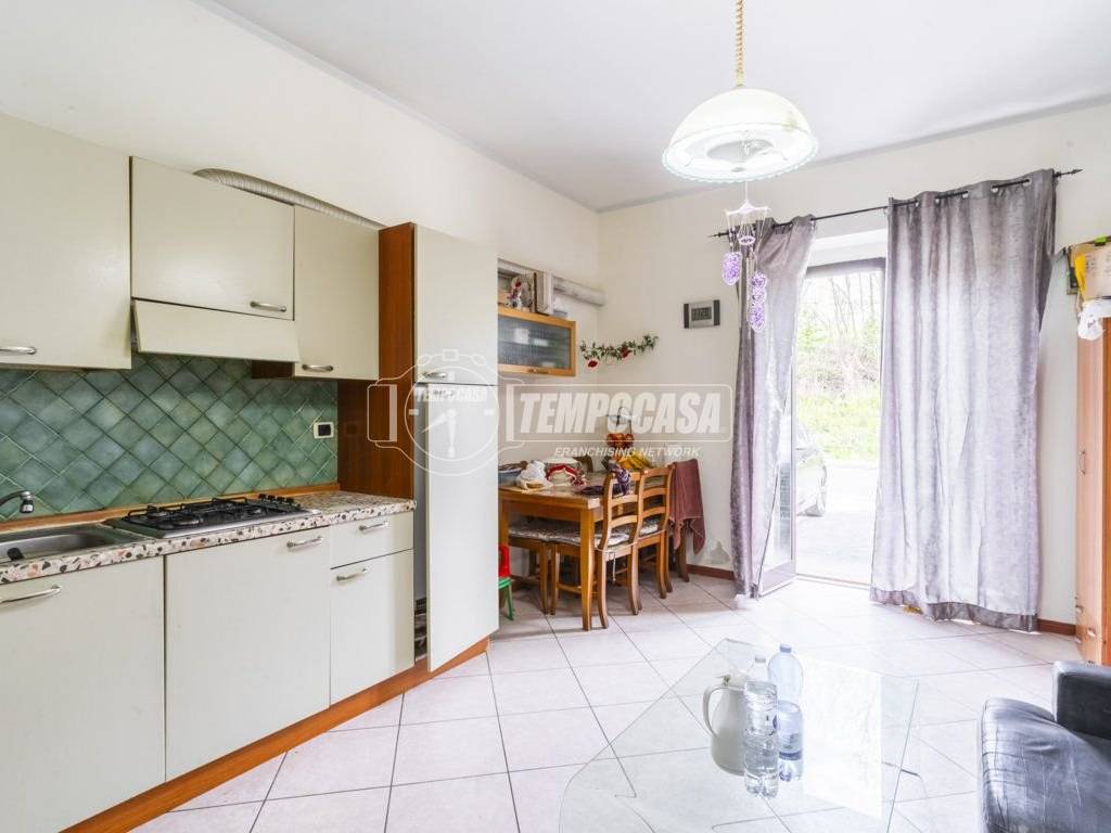 appartamento in vendita a Montecosaro in zona Borgo Stazione